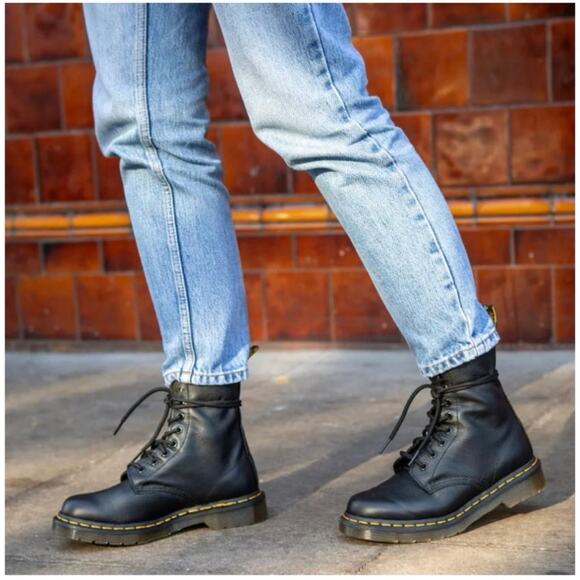 Dr. Martens Women’s 10 Men’s 9 Black Leather 1460 Pascal Boot 8 Eye Lace Up - Picture 1 of 13